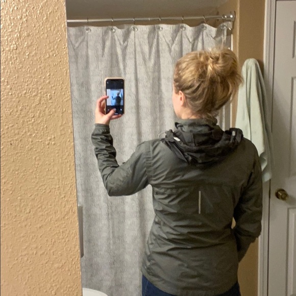 Nike Storm-FIT Running Jacket - Picture 8 of 9